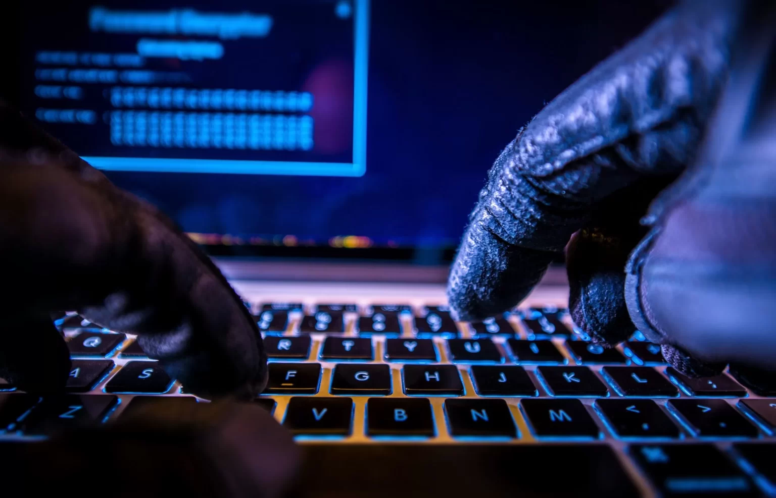 شخصيات استخبارية إسرائيلية تدير “شبكة الذباب العربية”.. تحقيق خطير  وطن