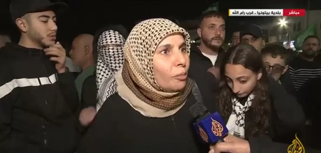 رسالة مؤثرة من زوجة نائل البرغوثي أقدم أسير فلسطيني للمقاومة بعد إطلاق سراح الأسرى (شاهد) وطن