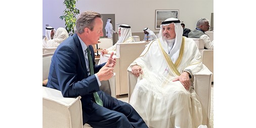 ممثل الأمير وزير الخارجية يلتقي وزير الخارجية البريطاني على هامش قمة قادة العالم لمؤتمر (COP 28) في دبي