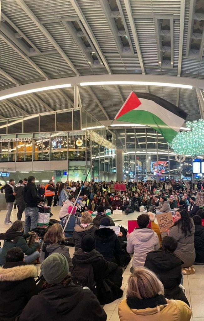 مطالبين بوقف الابادة الجماعية بغزة ..اعتصام وطني يغلق كل محطات قطار هولندا