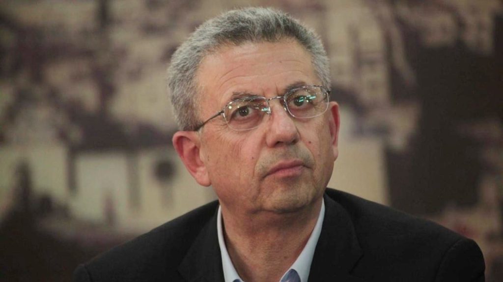 مذيع العربية حاول التذاكي على مصطفى البرغوثي بسؤال خبيث عن حماس.. صعقه الرد وأخرسه (فيديو) وطن