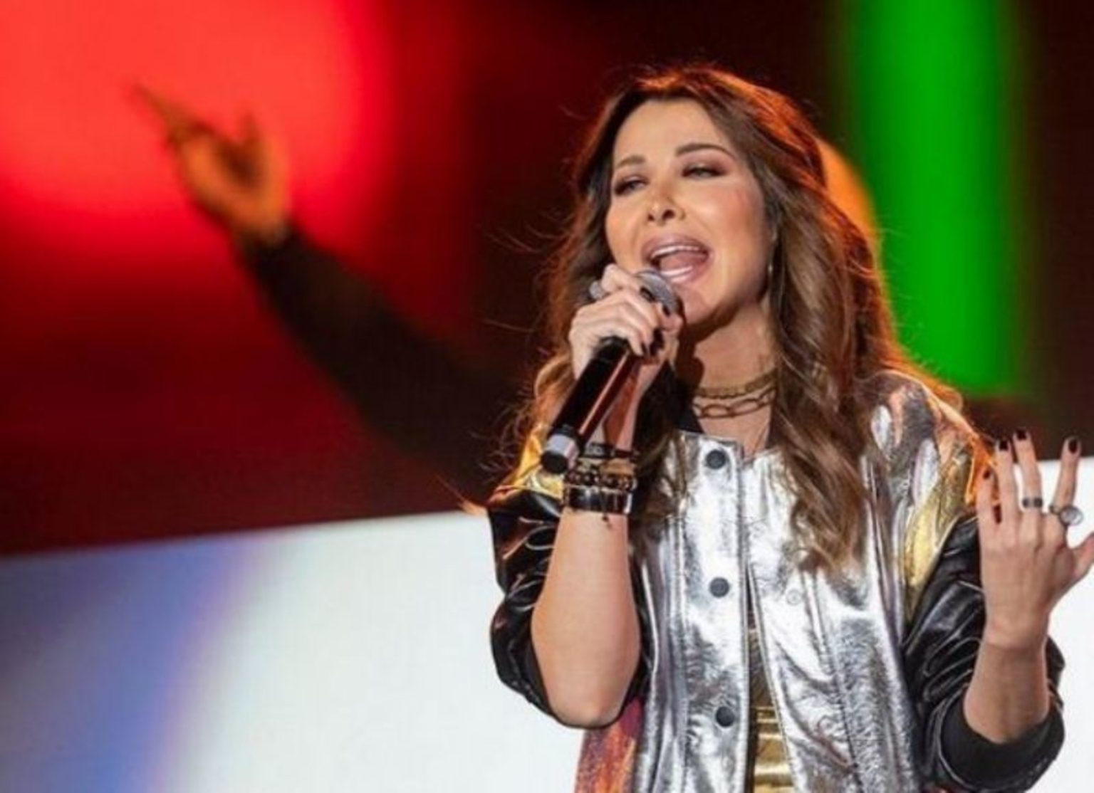 نانسي عجرم رقصت على مجازر غزة وتعتذر عن حفلها بميدل بيست لوفاة الشيخ نواف وطن