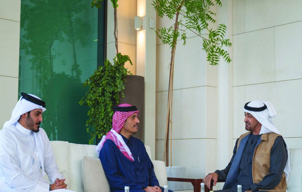 رئيس الدولة يبحث العلاقات الأخوية مع رئيس مجلس الوزراء القطري