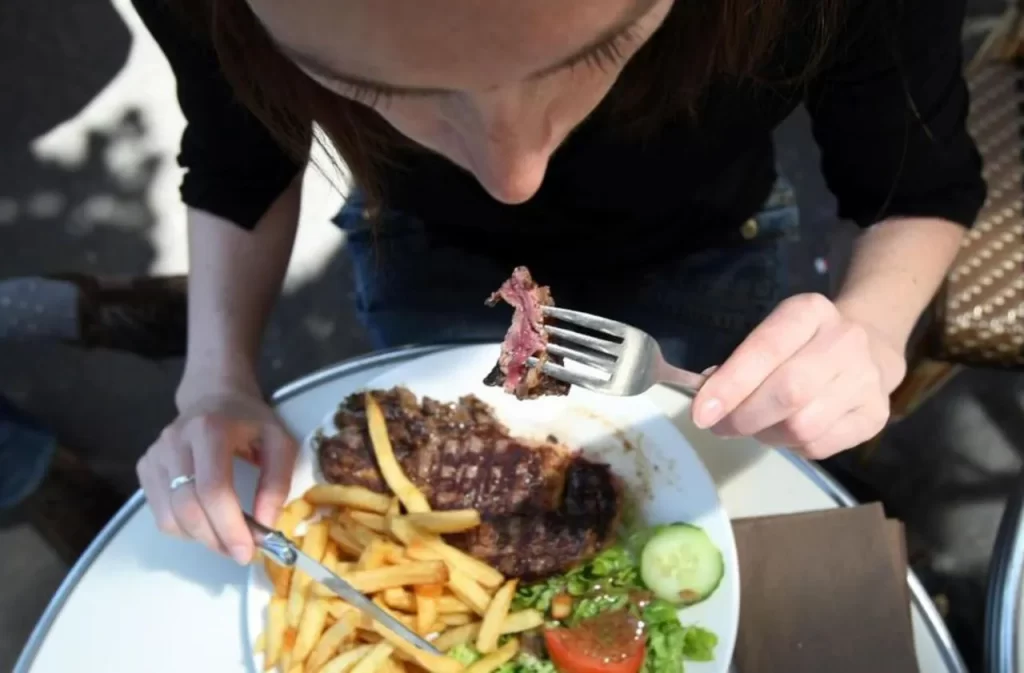 خبير ينصح بعدم تناول اللحوم لأكثر من مرة أسبوعيا