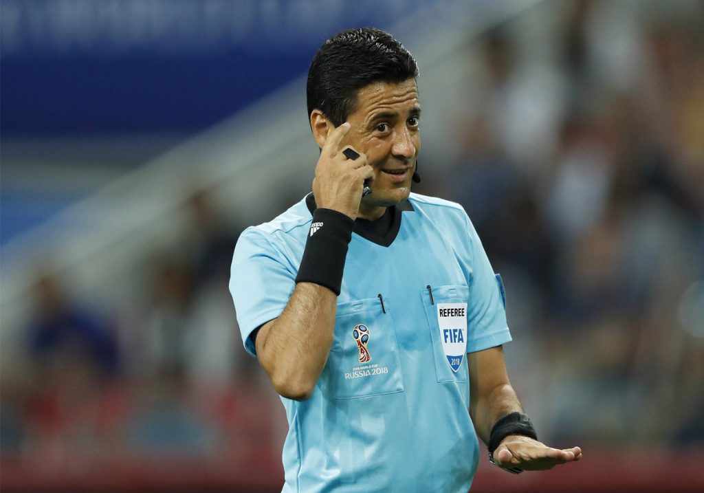 تعرف على الطاقم التحكيمي الذي يُدير مباراة افتتاح كأس آسيا 2024 قطر وطن