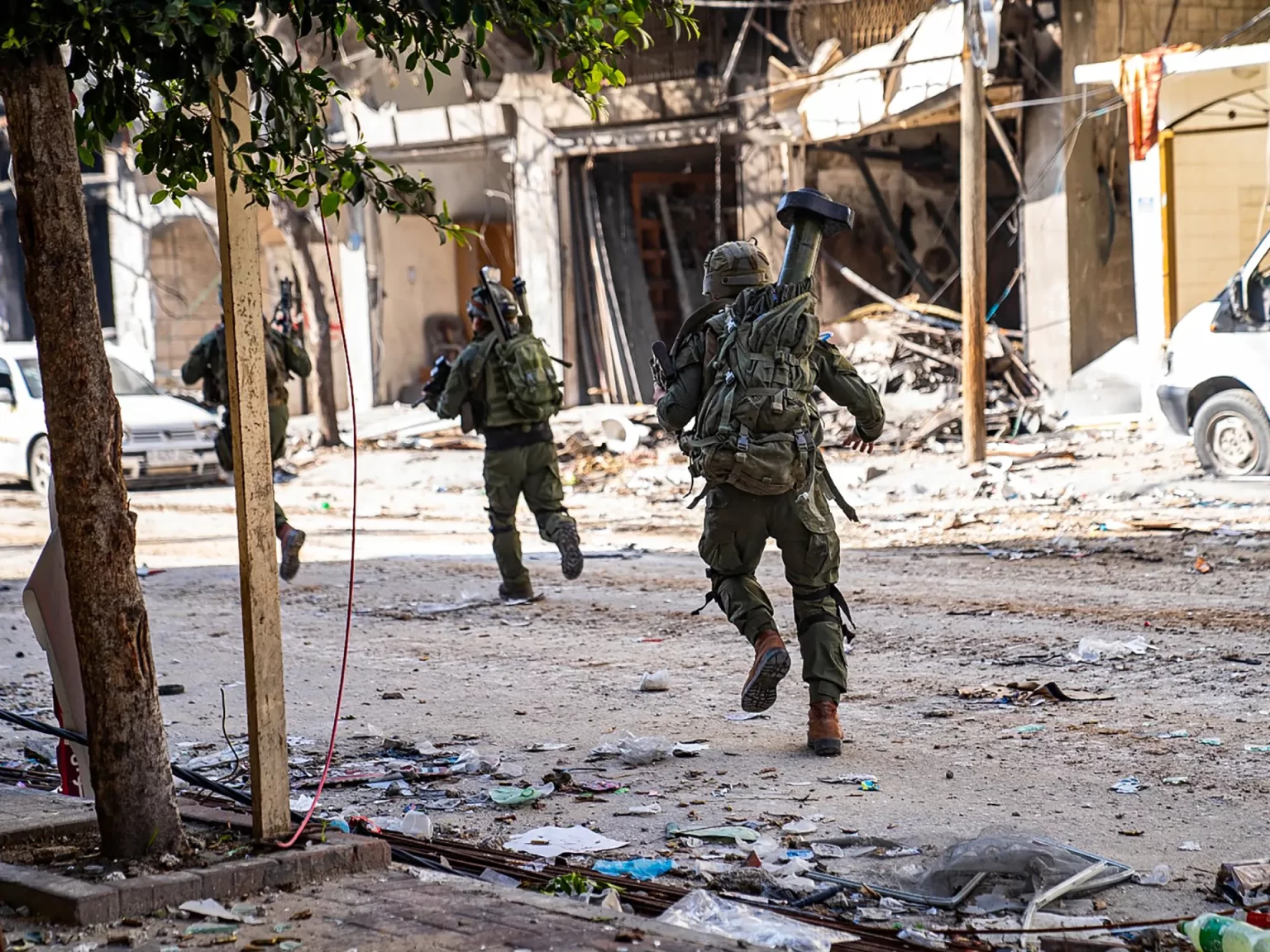 الإذاعة العبرية تفضح رفض جنود إسرائيليين القتال في غزة.. وتعليق ناري من فايز الدويري وطن