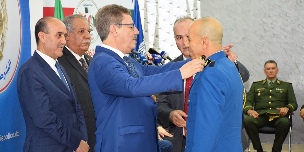 فضيحة داخل طائرة تؤدي لإقالة المدير العام للأمن الوطني الجزائري .. من هو المدير الجديد؟ وطن