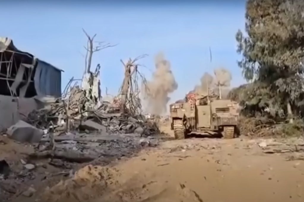 غزة.. لحظة تفجير نفق مفخخ أسفر من مقتل 6 جنود وضباط إسرائيليين من قوات النخبة وطن