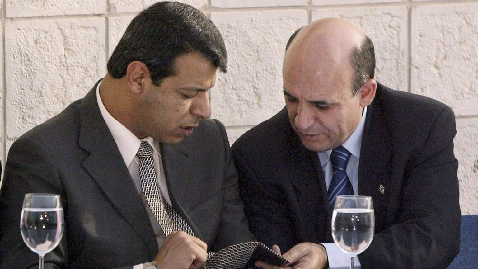 خلية الموساد مرتبطة مباشرة بمحمد دحلان.. مفاجأة كشفتها صحف تركية وطن