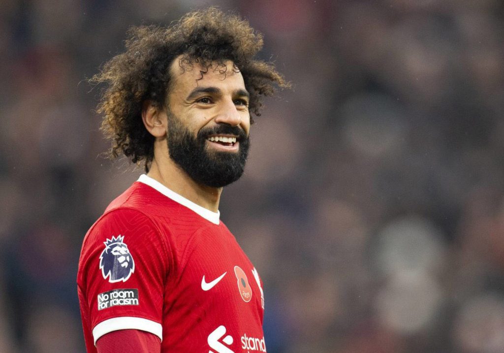 تقارير: نادٍ سعودي قريب من التوقيع مع المصري محمد صلاح (فيديو) وطن