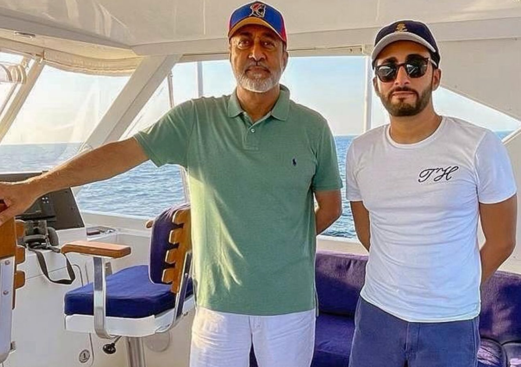 لقطة عفوية للسلطان هيثم بن طارق مع ابنه في وسط البحر (شاهد) وطن