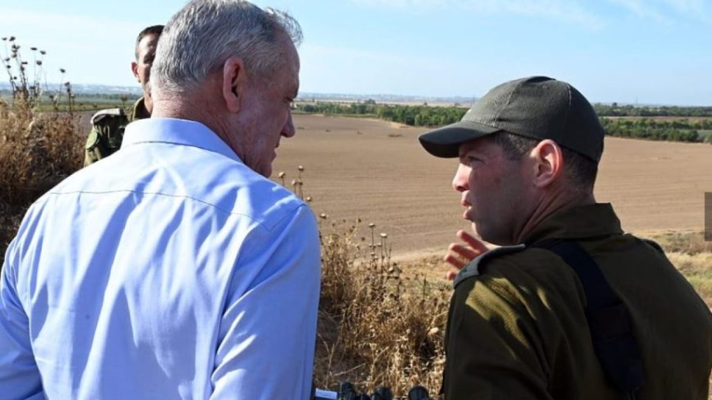 غانتس: “سنوسع القتال إلى رفح ولن يتوقف إطلاق النار إن لم يعد مختطفونا”