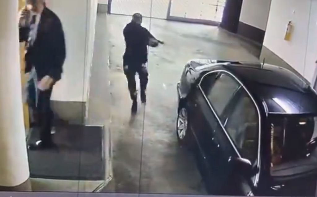 خلال 8 ثوان.. اغتيال وحشي لرجل أعمال في كولومبيا على يد قاتل محترف (فيديو) وطن