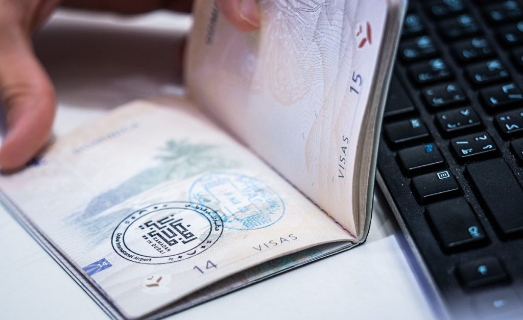 “إقامة دبي” تستقبل زوار الدولة بختم “رمضان في دبي”