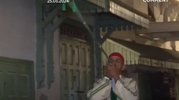 النفار أو المسحراتي.. منادٍ رمضاني يجوب شوارع الرباط لإيقاظ الناس قبل الفجر.. شاهد