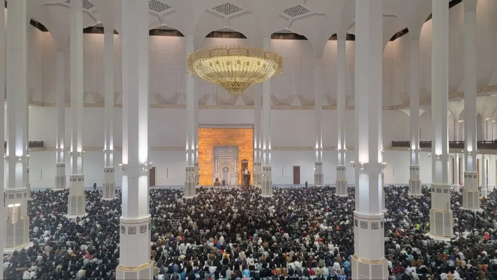 40 ألف مصل بجامع الجزائر