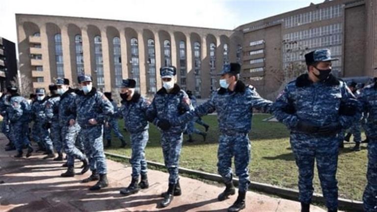 إصابات جراء اقتحام مسلحين لمركز شرطة في يريفان (فيديو)