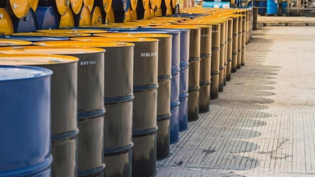 السعودية بالمقدمة.. 4 دول عربية تزود الاحتلال بالوقود الذي يمكنه من مواصلة عدوانه على غزة وطن