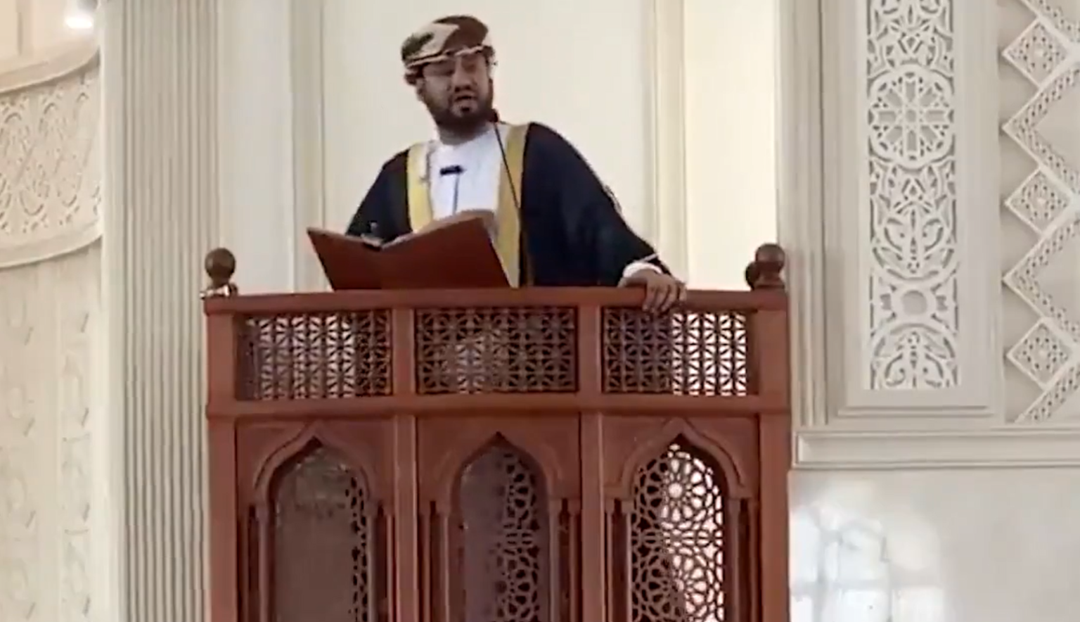 خطيب عماني يكشف ما يُميز السلطنة عن غيرها من الدول حيال حرب غزة (فيديو) وطن