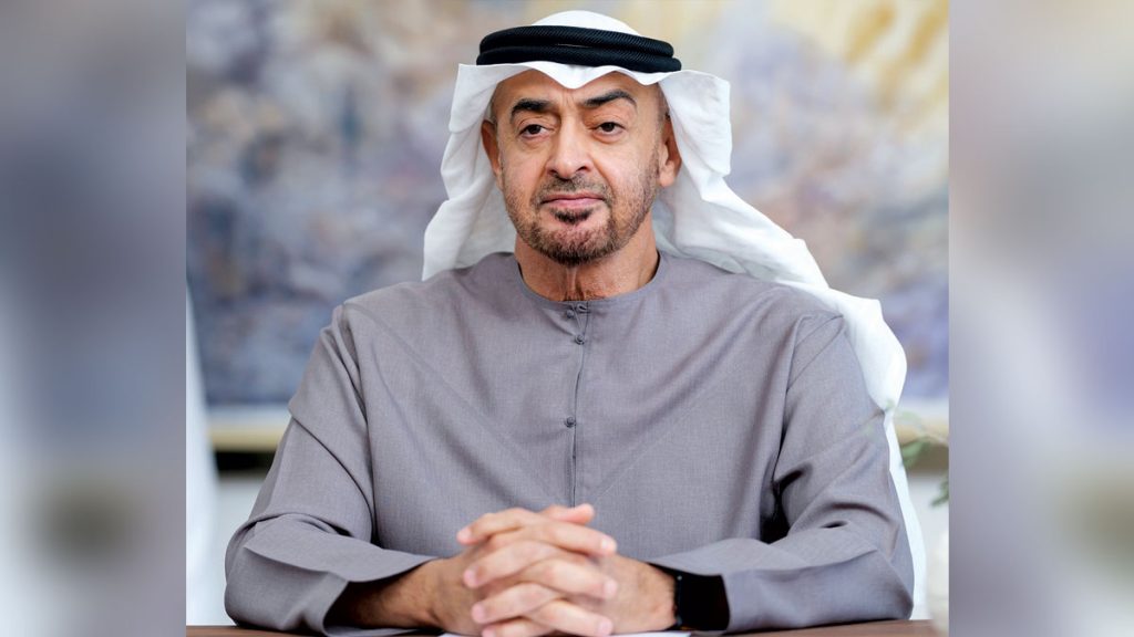 رئيس الدولة يتبادل هاتفياً تهاني عيد الفطر مع سلطان عمان وملك البحرين