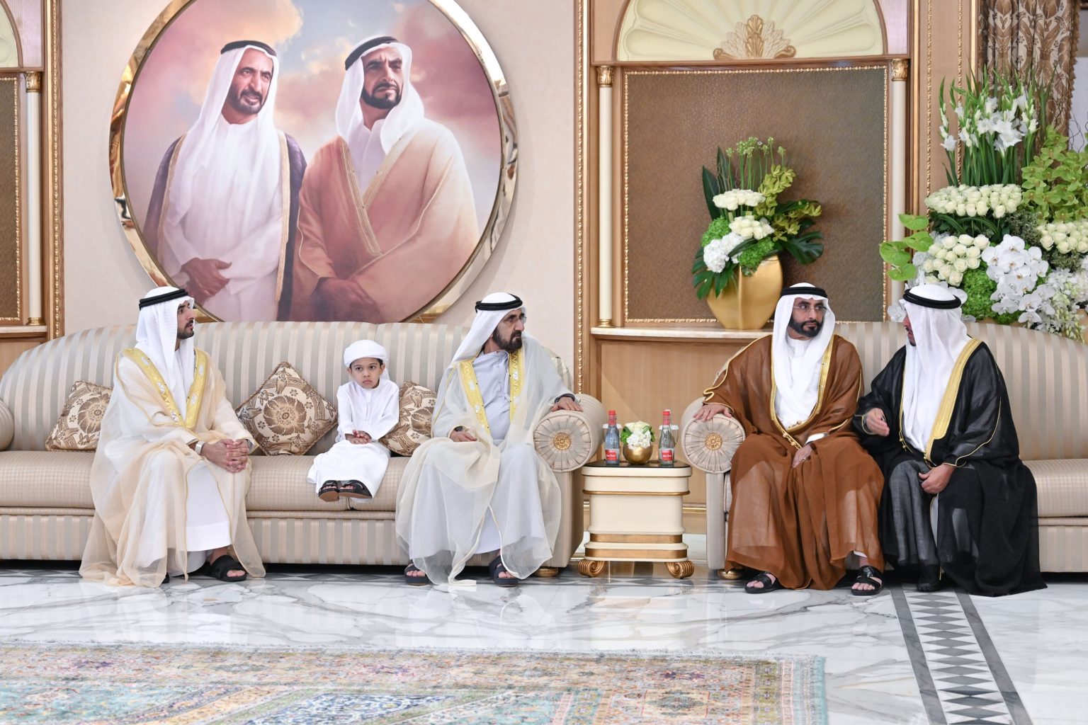 محمد بن راشد يستقبل جموع المهنئين بعيد الفطر السعيد