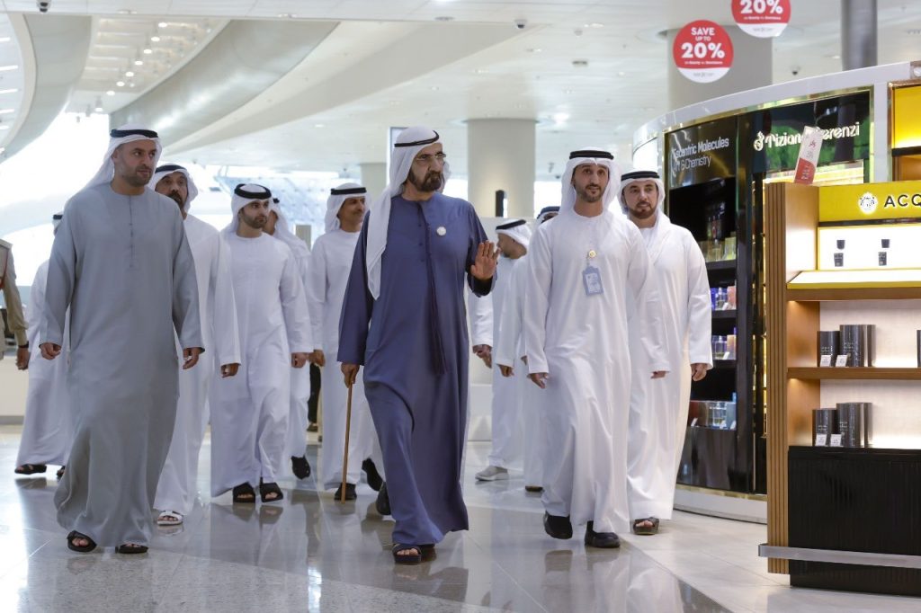 مطار زايد الدولي بأبوظبي تحفة معمارية زانها وزينها اسم المؤسس