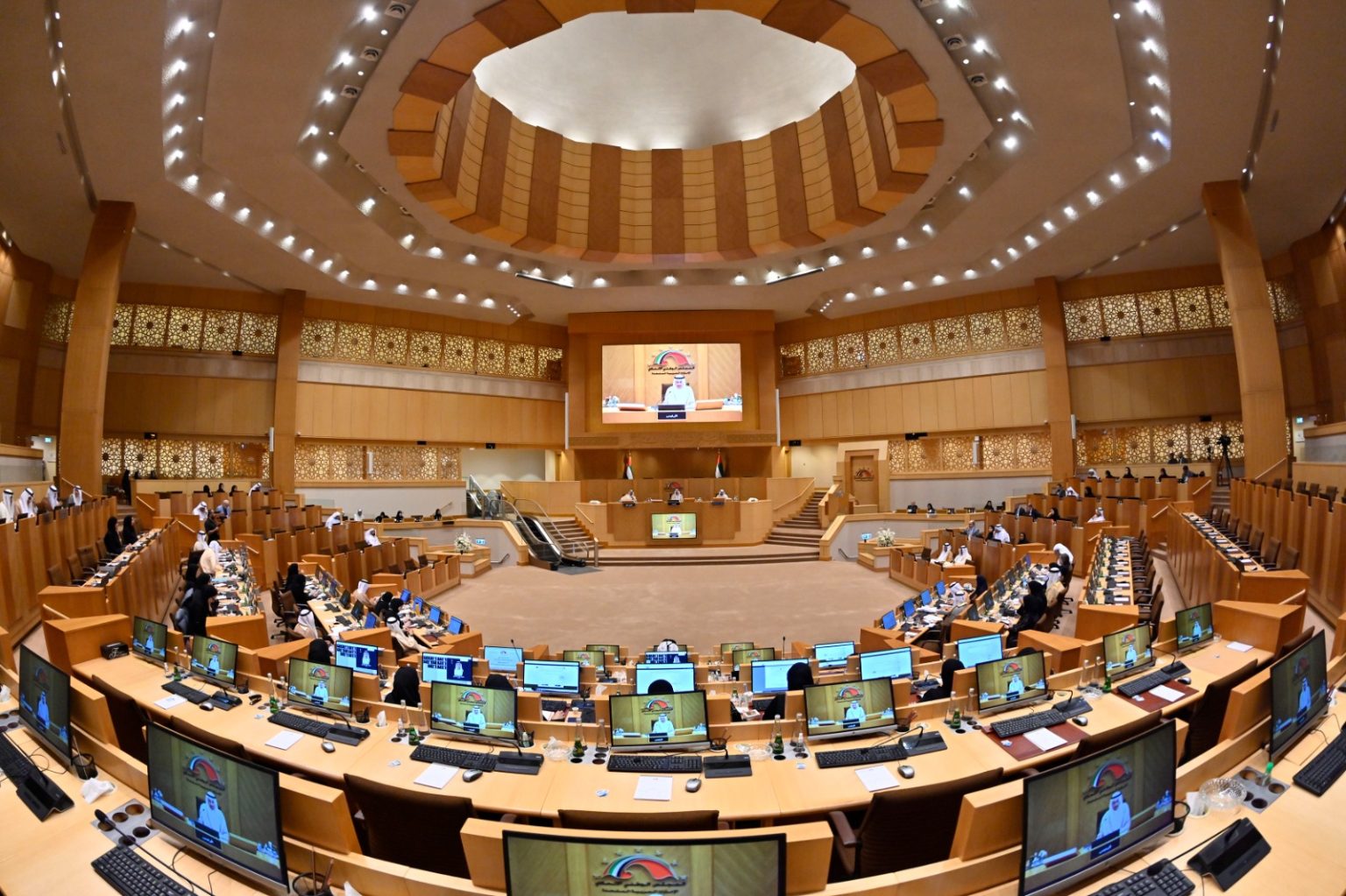 4 توصيات برلمانية لدعم القطاع الصناعي في الدولة