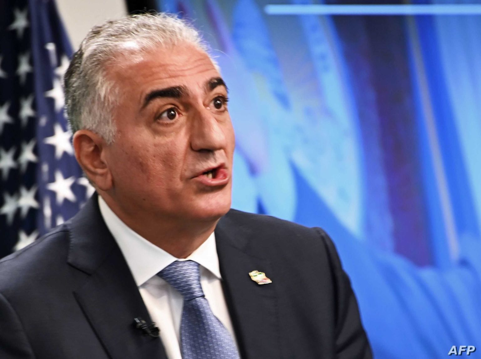 نجل الشاه الإيراني المخلوع يعتبر أن رئيسي “لا يستحق التعزية به”