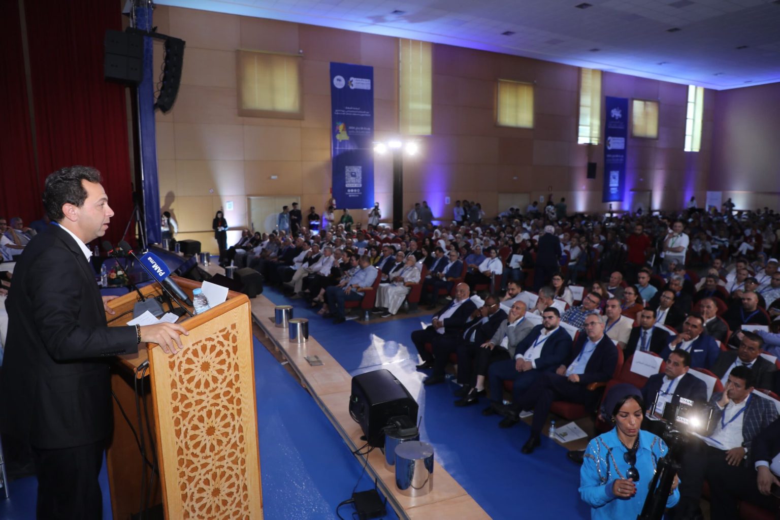 “إسكوبار الصحراء”..البام يتمسك بقرينة البراءة ويطمئن قواعده بالشرق بعد سقوط بعيوي