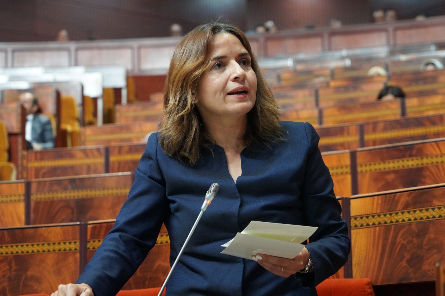 ضجة “القبلة الحميمية”..مسؤول يبرئ بنعلي ويدافع عن “ريادة” الشركة الأسترالية