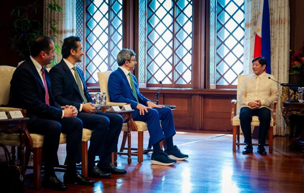 رئيس الفلبين يستقبل عبدالله بن زايد في مانيلا