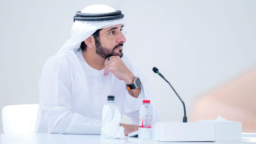 حمدان بن محمد يهنئ طلبة الثانوية المتفوقين في دبي