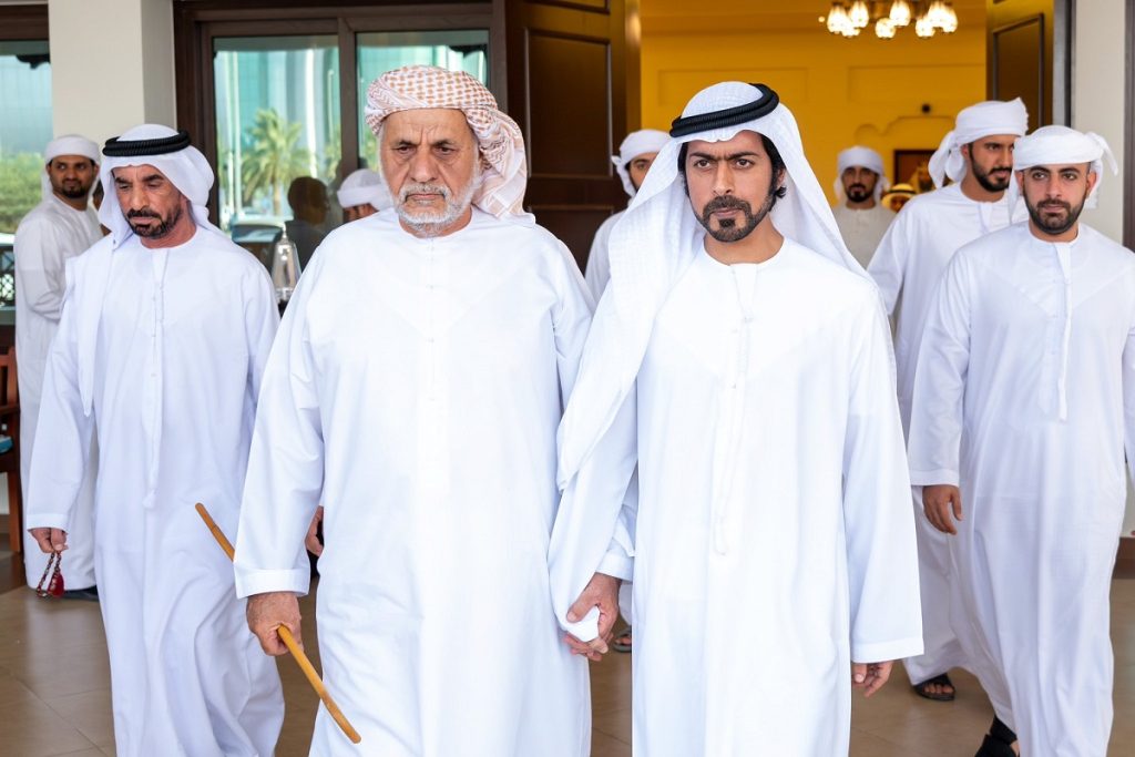 خليفة وزايد بن طحنون بن محمد يقدمان واجب العزاء في وفاة زوجة عبدالله علي القمزي