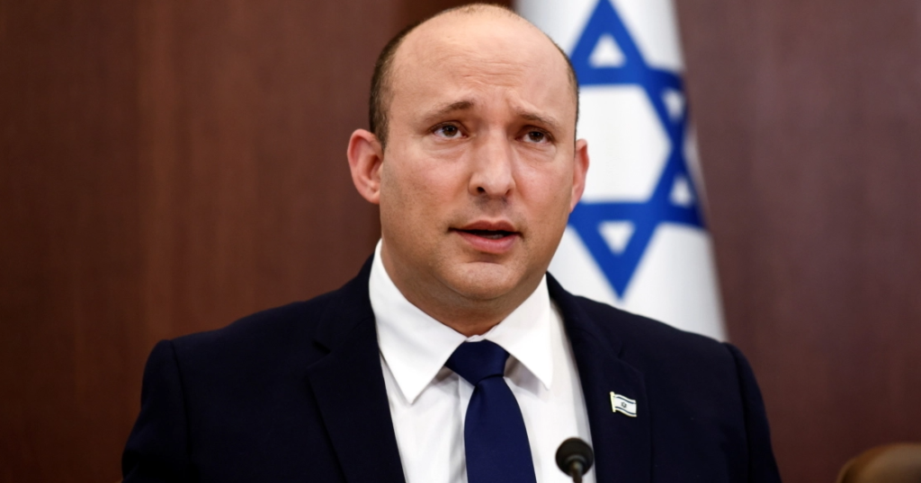 اختراق هاتف رئيس وزراء الاحتلال السابق وتسريب بيانات أمنية