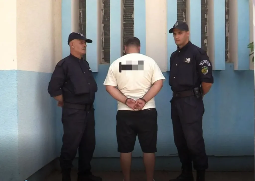 توقيف مشتبه فيه بإتلاف صور المترشحين