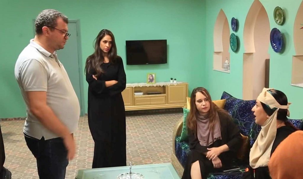 الجباري يرصد صراع عائلتين حول التقاليد المغربية في “التيساع في الخاطر”