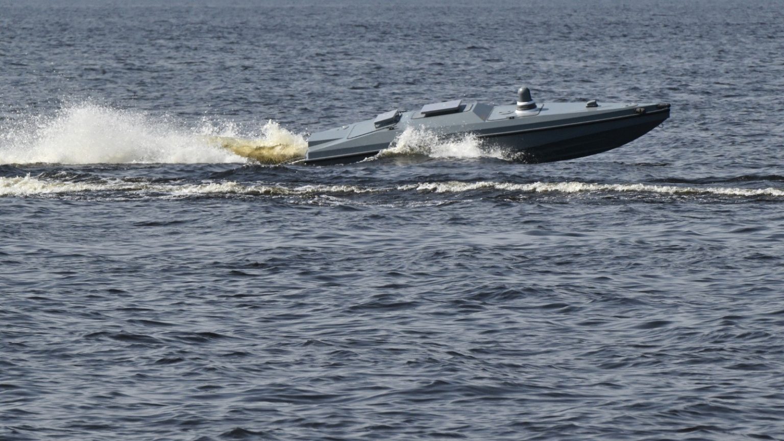 المغرب يتدرب على استعمال الزوارق الانتحارية لأول مرة.. وخبير يكشف أهمية الخطوة