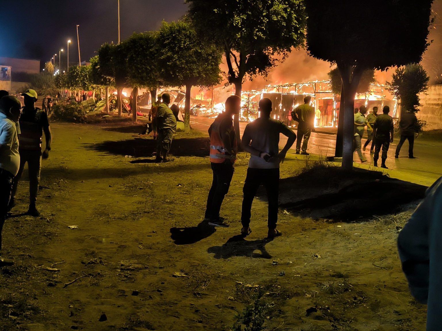 حريق مهول بالقنيطرة يعطل حركة القطارات (صور)