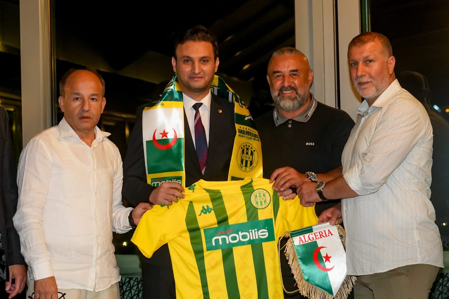 القنصل العام للجزائر بإسطنبول يزور شبيبة القبائل