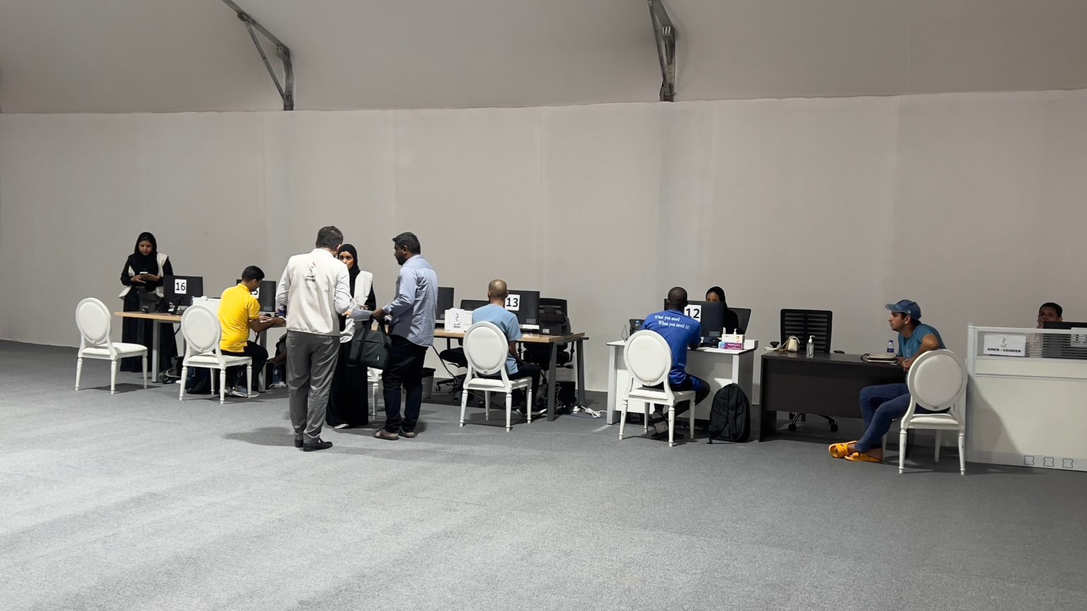 إقامة دبي” تستقبل أكثر من 100 مخالف خلال نصف ساعة من بدء سريان “المهلة