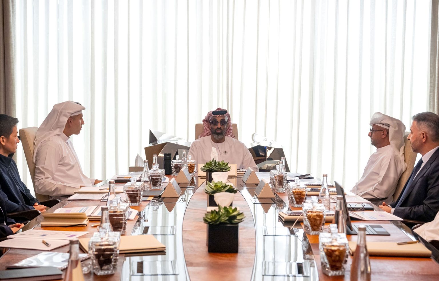 طحنون بن زايد يترأس الاجتماع الثاني لمجلس إدارة شركة “إم جي إكس”