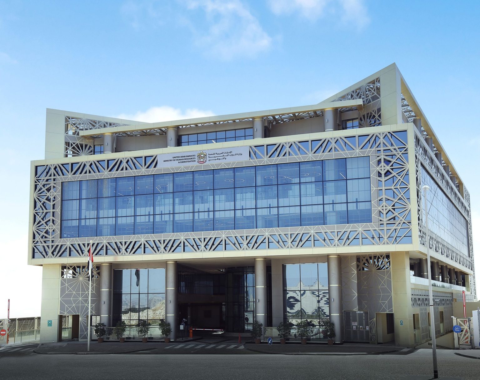 4 قنوات لمساعدة العمالة المخالفة خلال مهلة “تسوية الإقامة”