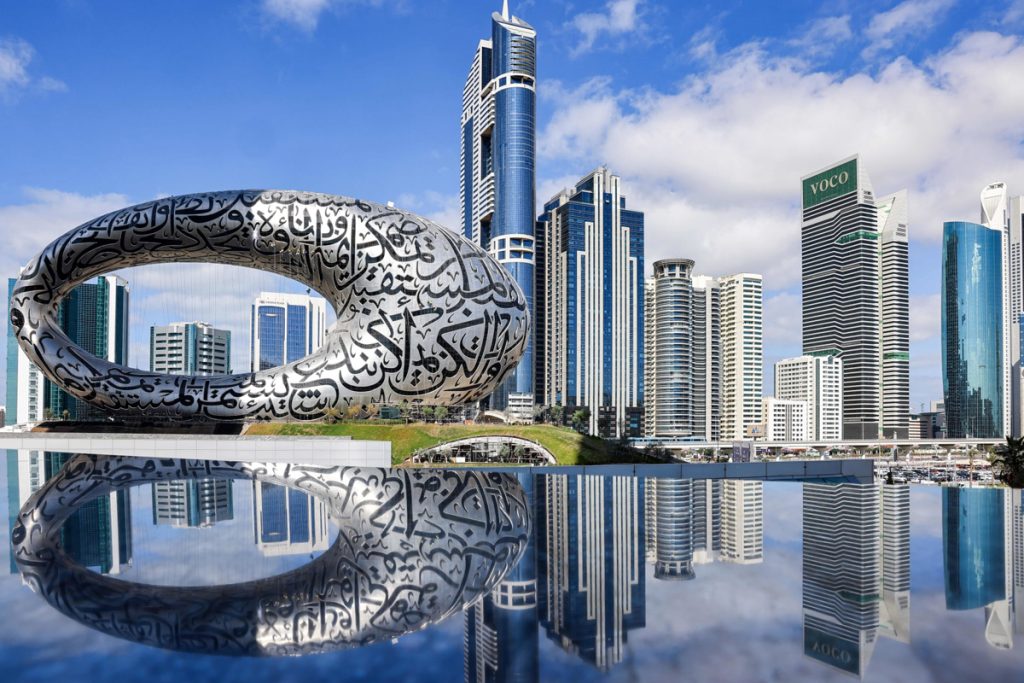 طقس الغد صحو بوجه عام غائم جزئياً أحياناً رطب ليلاً