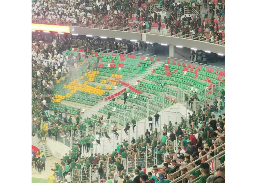 أعمال شغب بملعب علي عمار