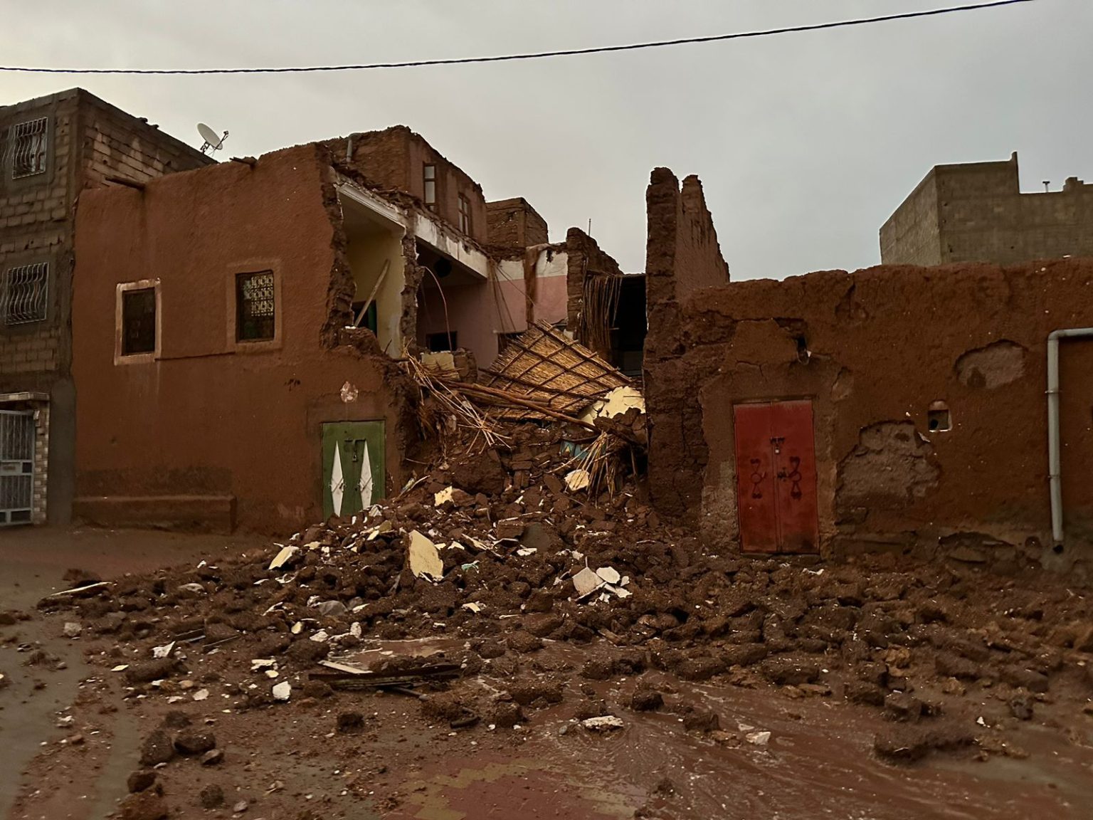 الأمطار تغرق شوارع ورزازات وتتسبب في انهيار 3 منازل بتاوريرت وسيدي داوود (صور)