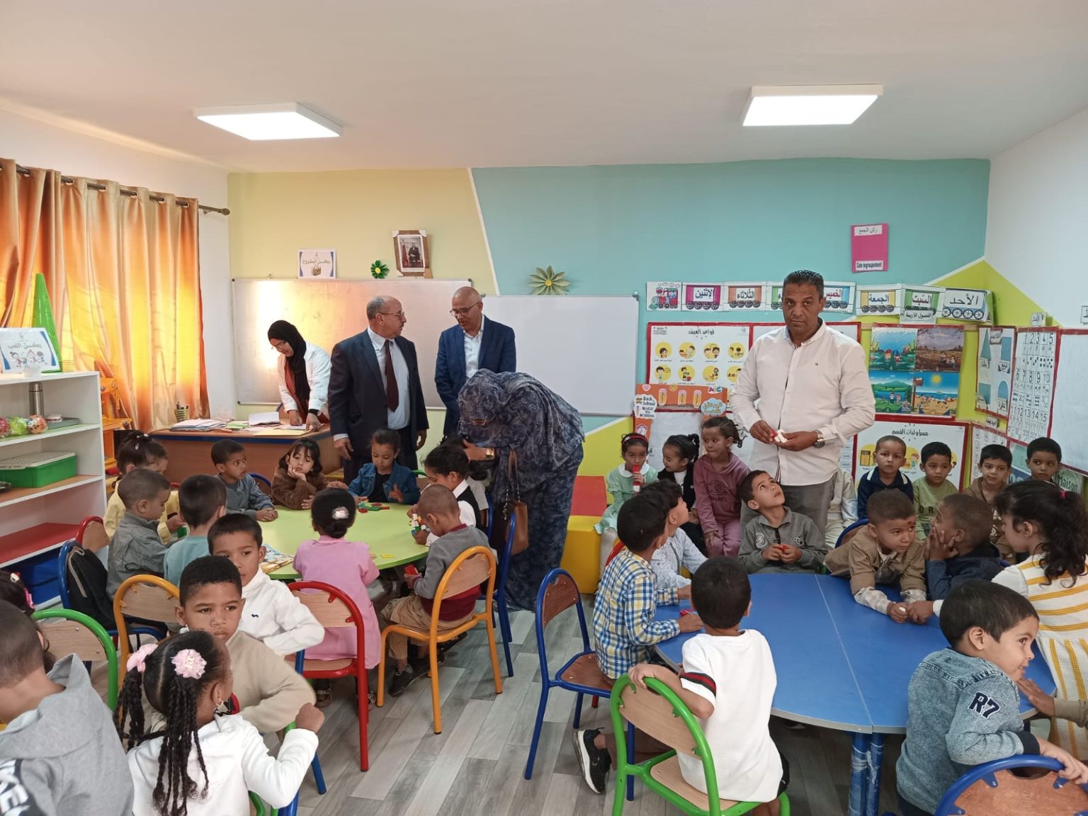 زيارات تفقدية لانطلاق مدارس الريادة بالعيون