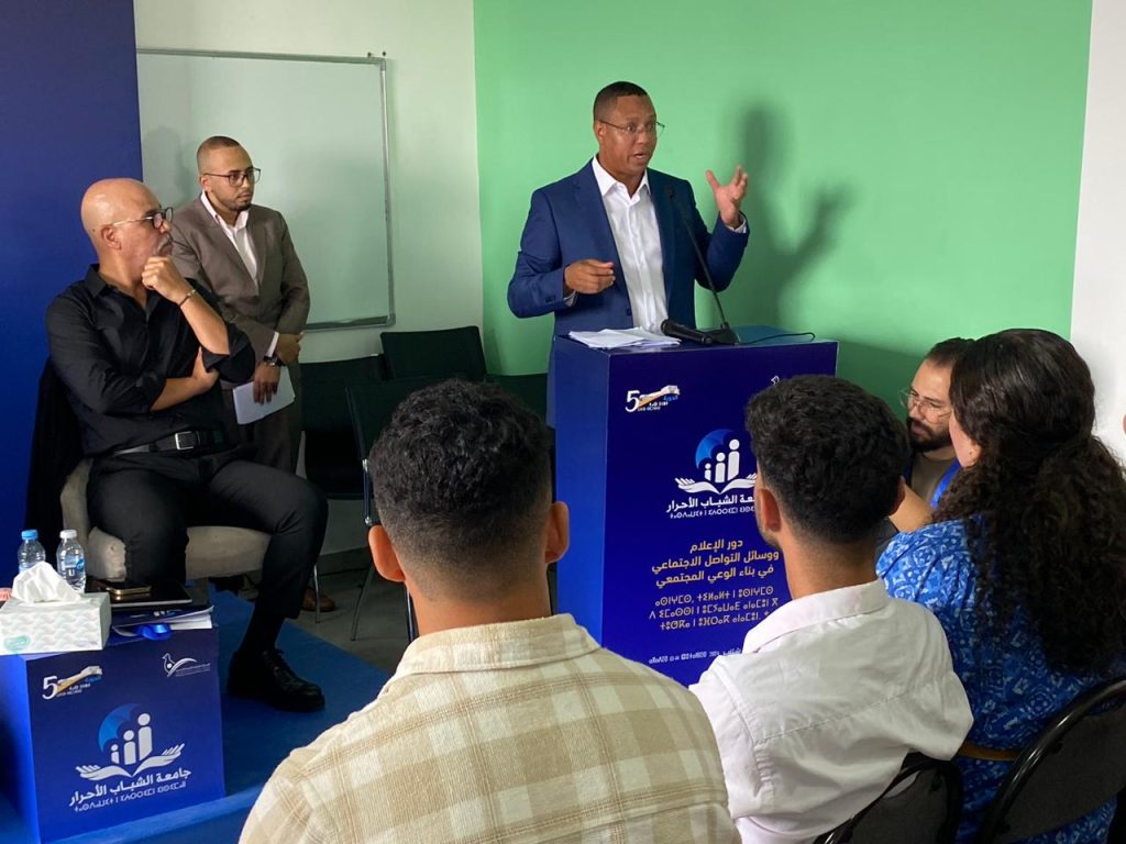 الإشاعة وباء قاتل ويجب دعم الصحافة الموثوقة لمواجهة مخاطر التواصل الاجتماعي