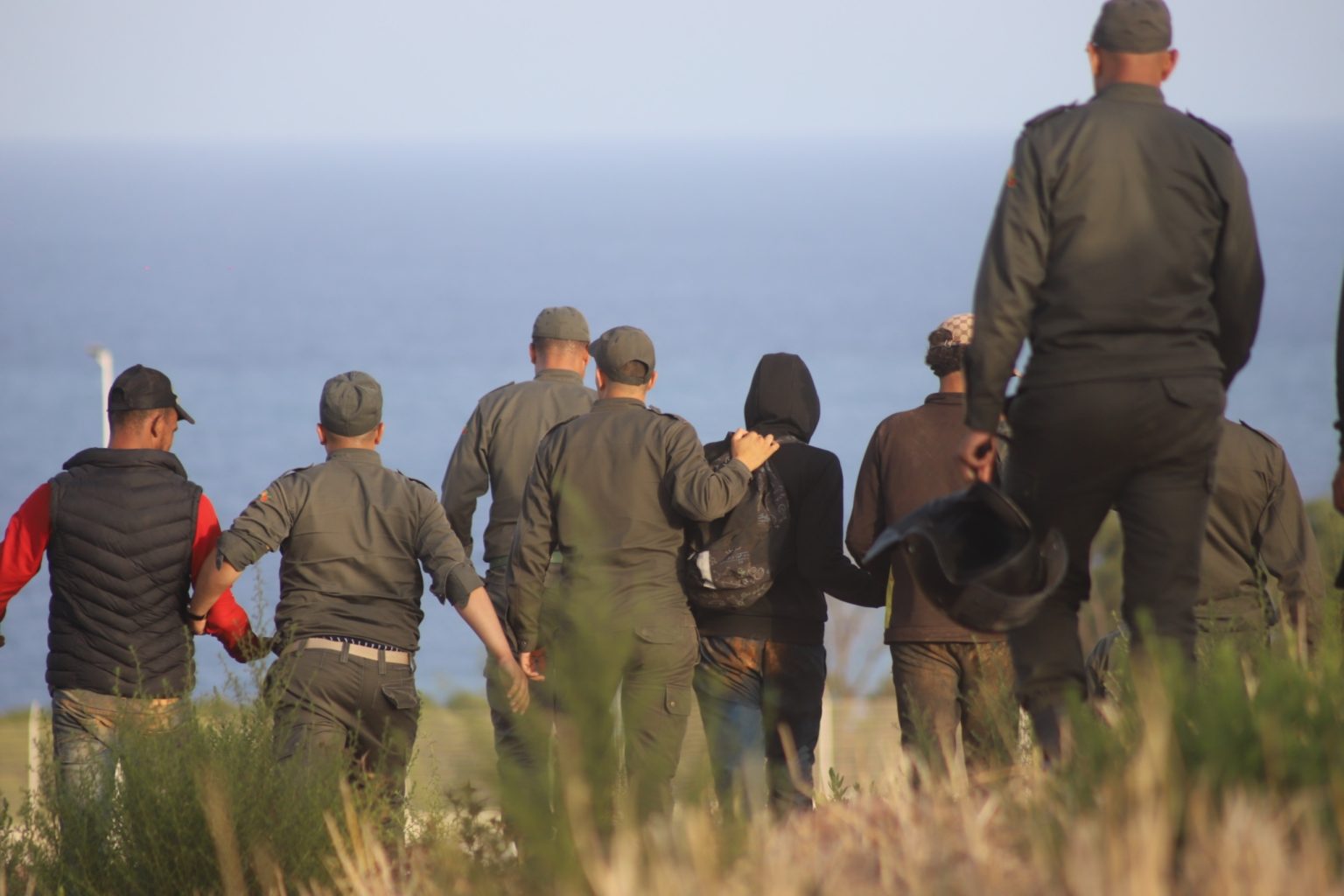 الهروب نحو سبتة المحتلة يصل البرلمان .. وخبير يحذر من محدودية الحلول الأمنية