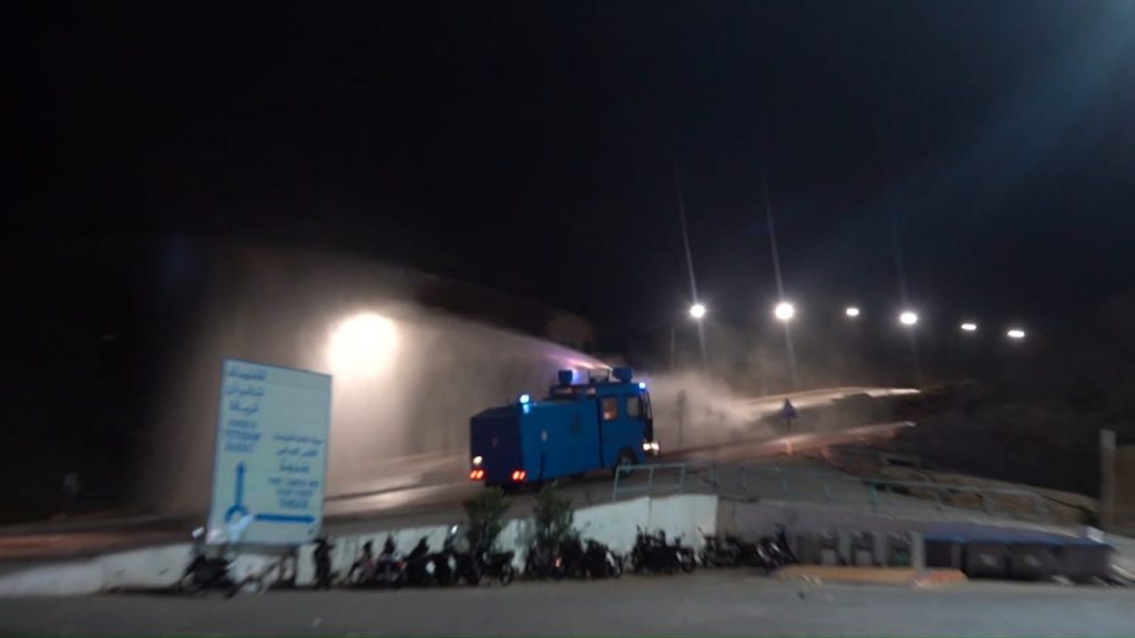 محاولة جديدة لاقتحام سبتة.. قوات الأمن تتصدى للمهاجمين وإغلاق مؤقت للمعبر