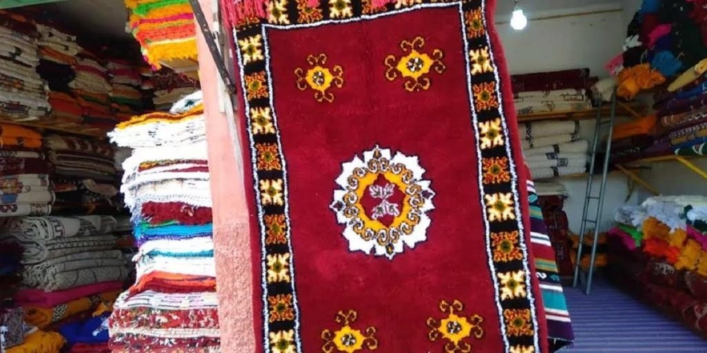 اقتنت زربية بـ80 مليون سنتيم.. أمن فاس يحقق في النصب على سائحة أمريكية